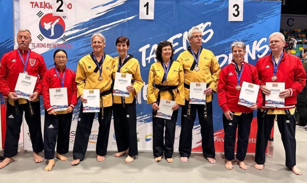 Medaillengewinnerinnen und Medaillengewinner eines Taekwondo-Turniers