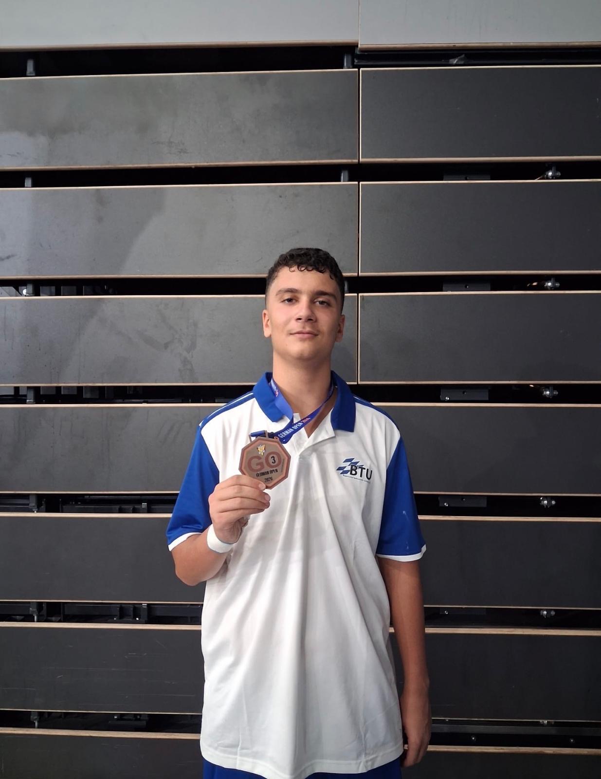 Yaman mit seiner Bronzemedaille bei den German Open 2026 in Hamburg